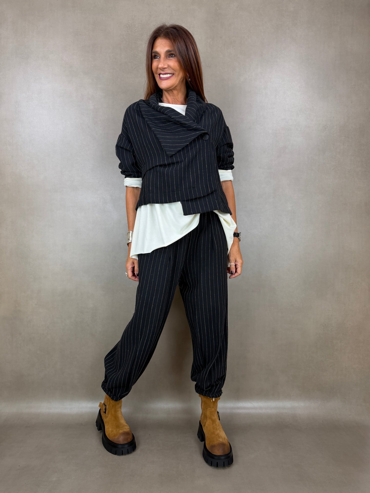 Short pinstriped jacket 80co20pl