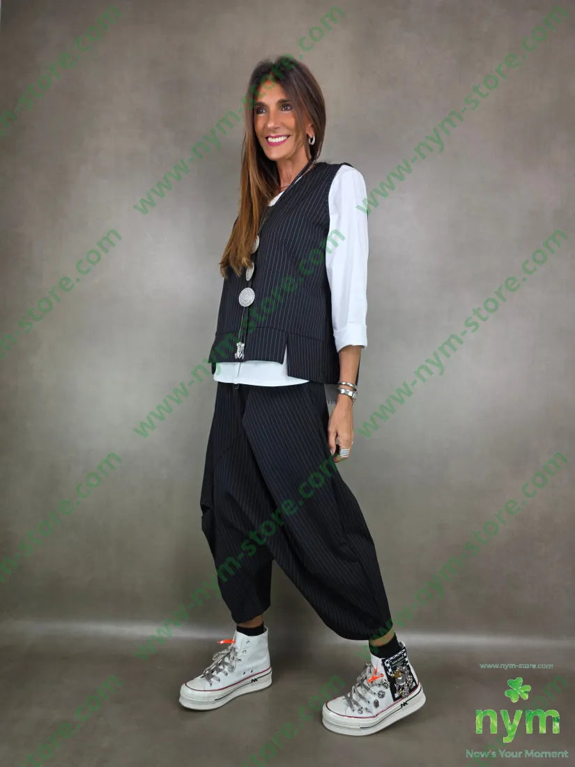 pantagonna con pieghe gessato 93ny6ea U / NERO / AI25 PANTALONE