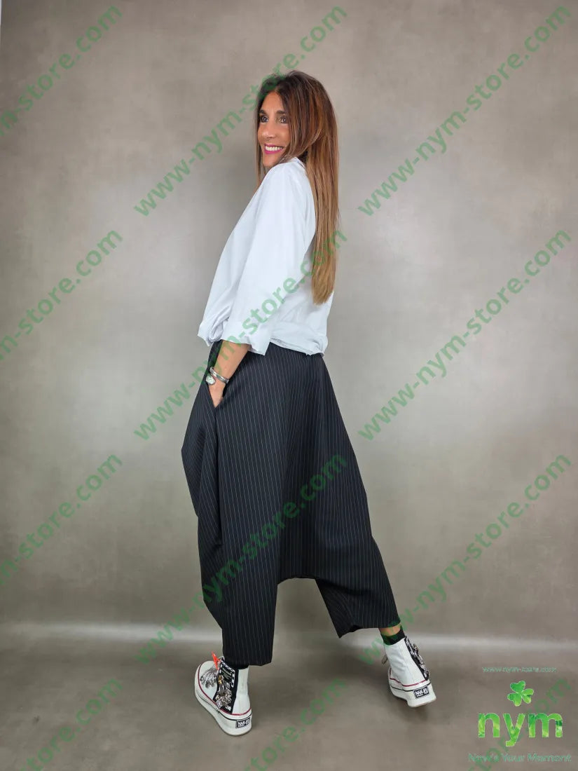 pantagonna con pieghe gessato 93ny6ea U / NERO / AI25 PANTALONE