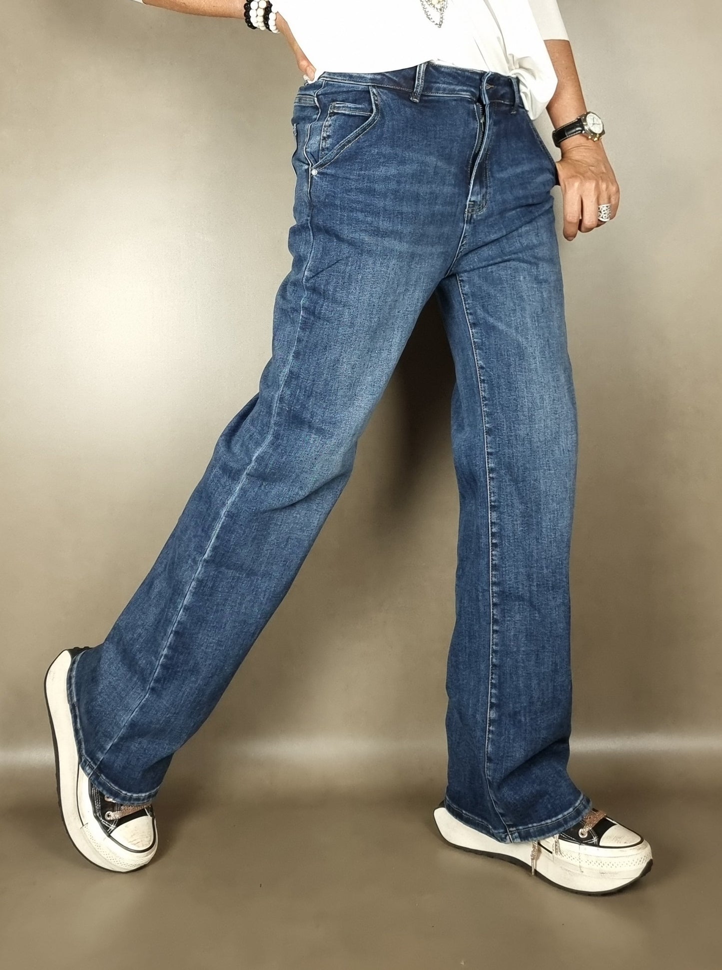 weite und lange Jeans