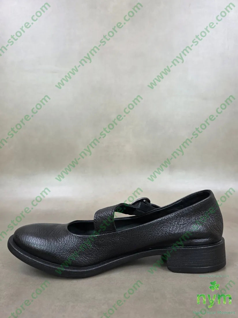 Scarpe con fibbia in pelle nera Scarpe con fibbia in pelle nera