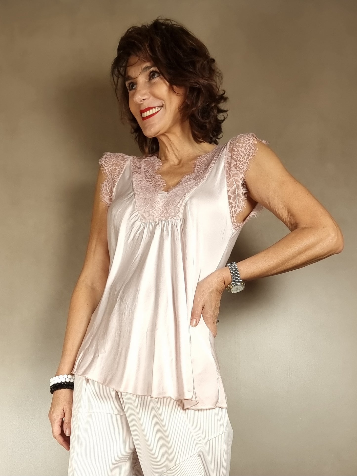 v-neck tank top with man lace 100vi